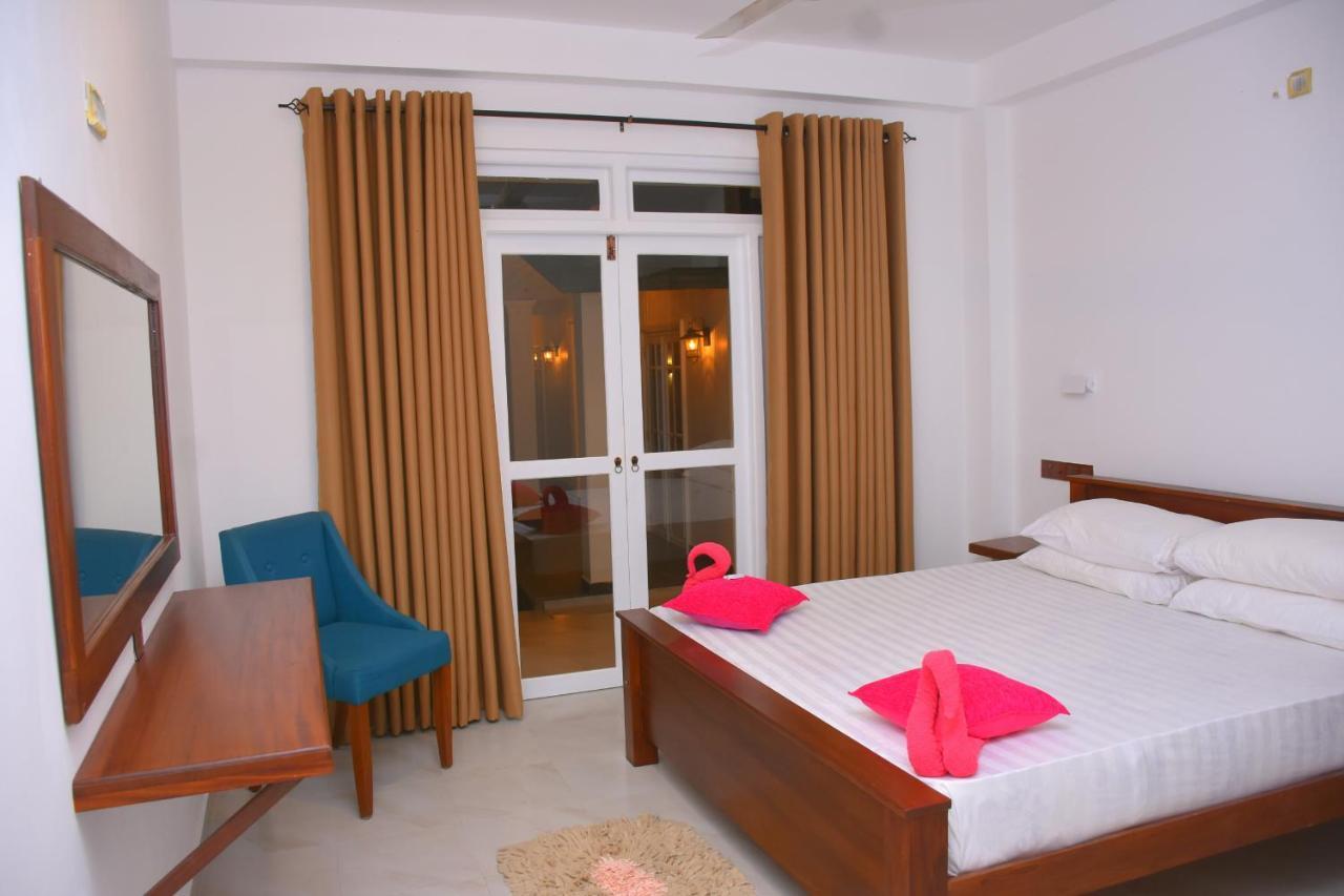 The Bamboo Tree Transit Hotel Katunayaka Kültér fotó