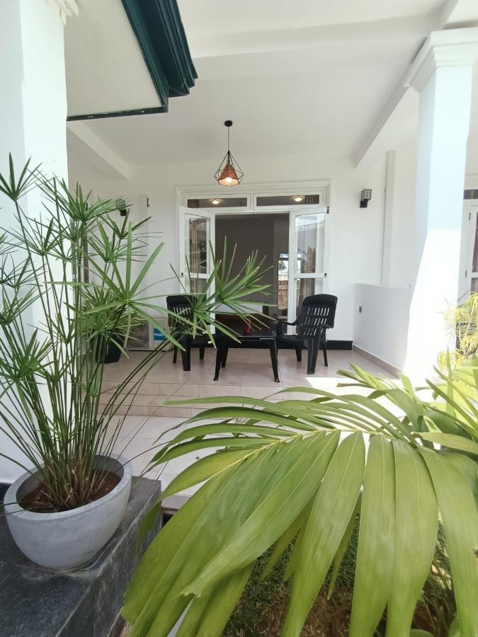 The Bamboo Tree Transit Hotel Katunayaka Kültér fotó