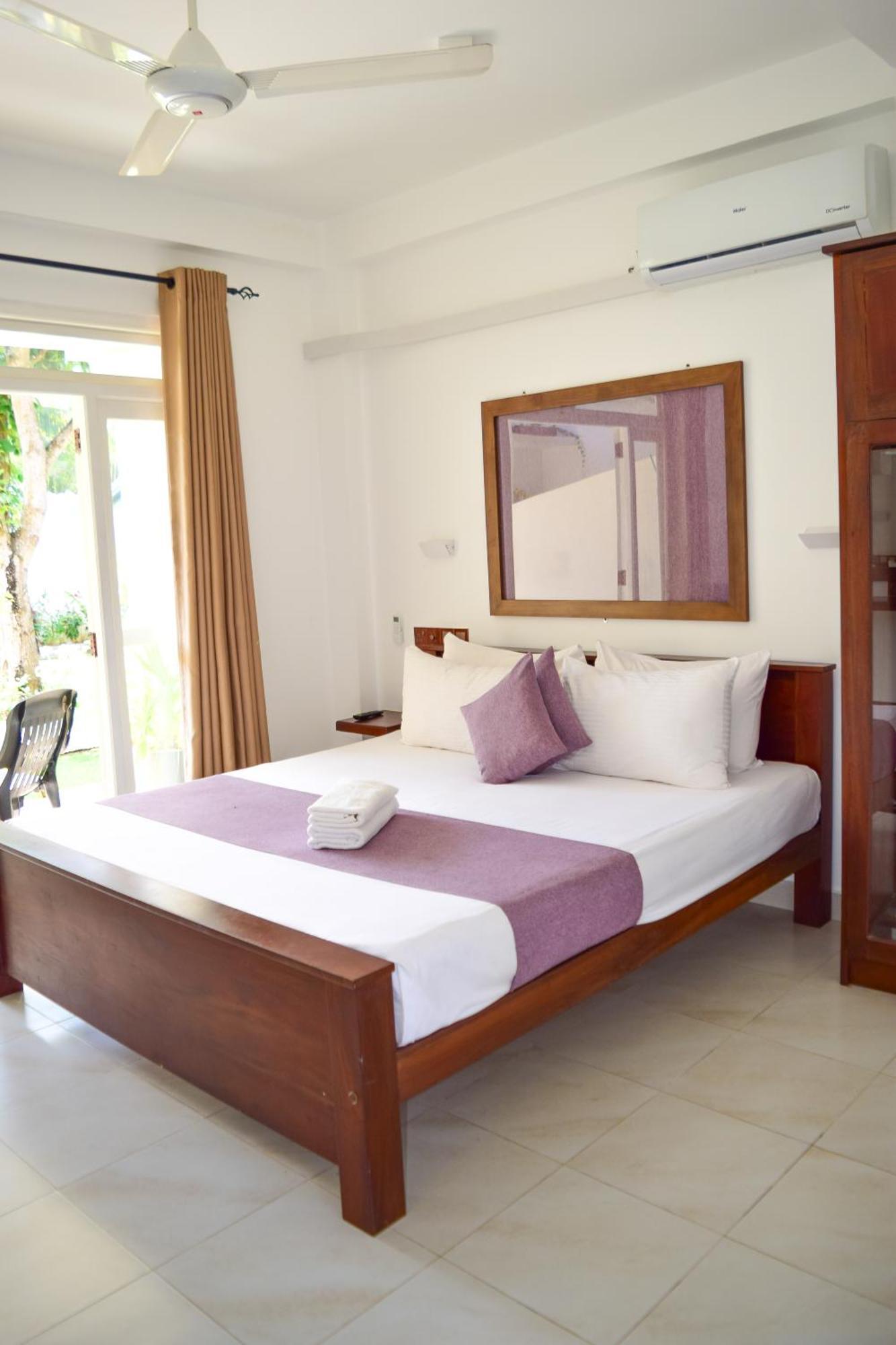 The Bamboo Tree Transit Hotel Katunayaka Kültér fotó