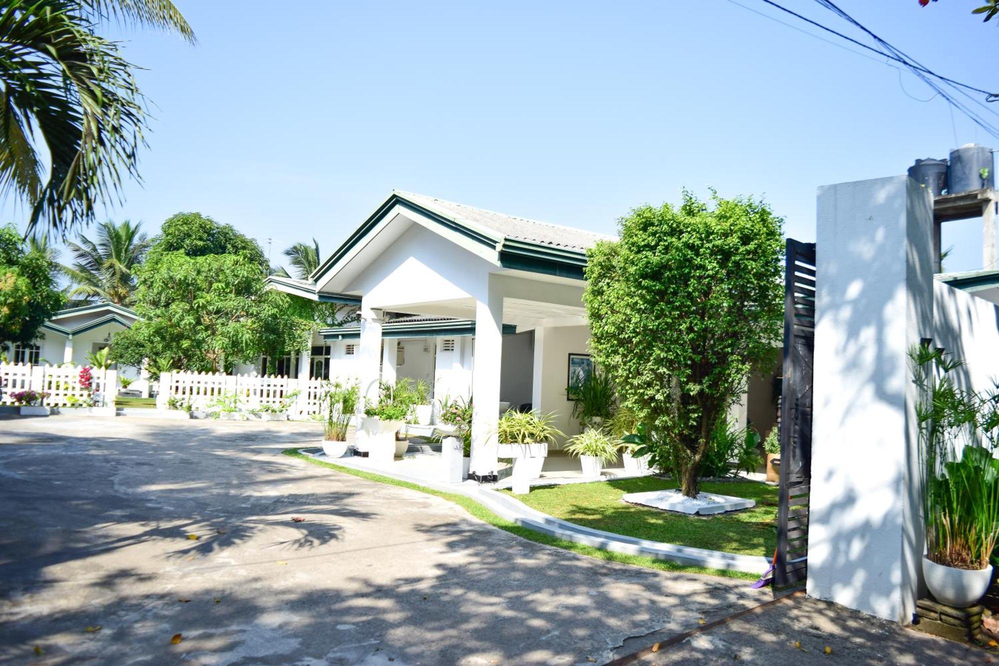 The Bamboo Tree Transit Hotel Katunayaka Kültér fotó